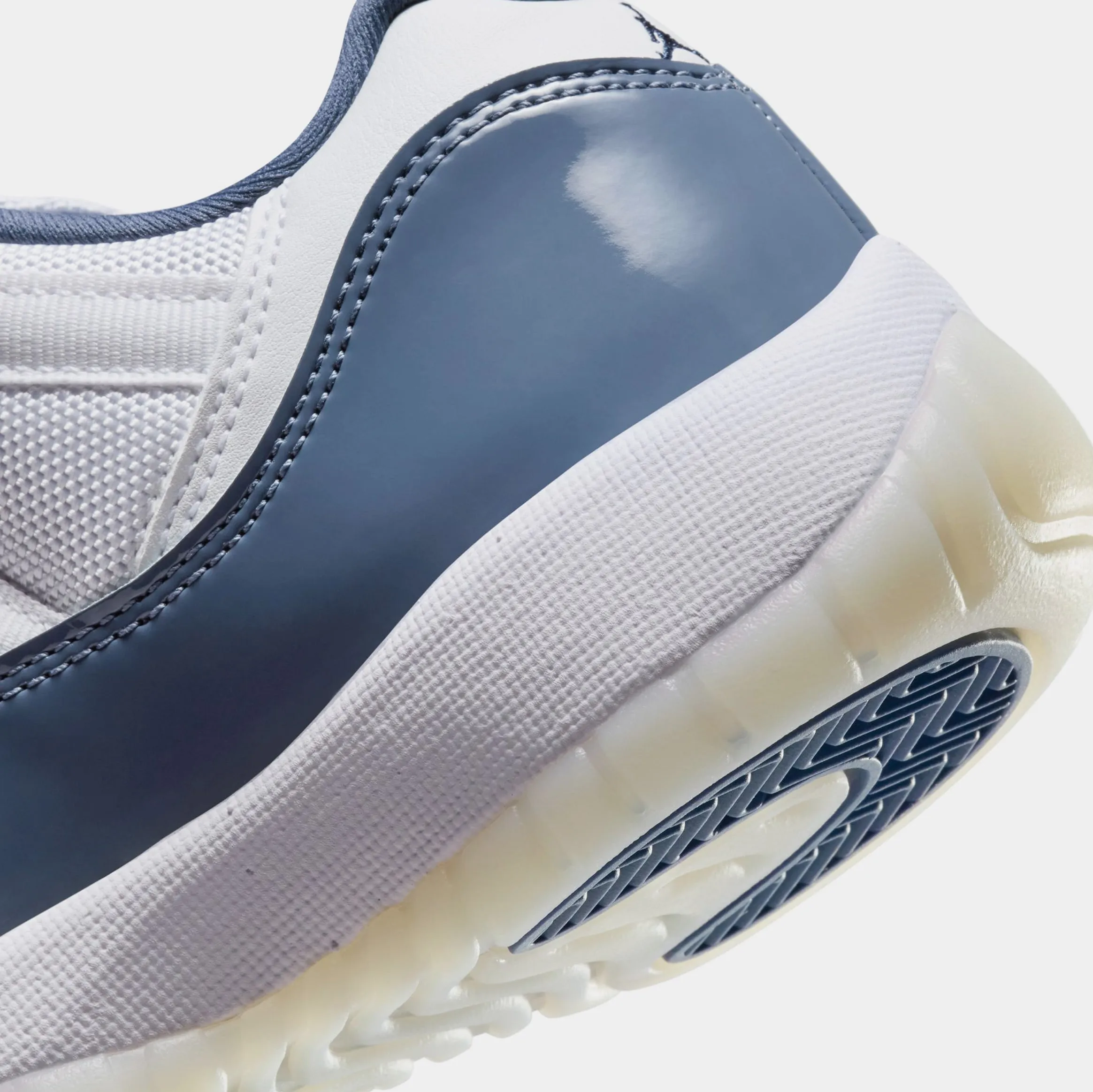 Air Jordan 11 Retro Low Diffused Blue Grade School Lifestyle Shoes (Diffused Blue/White/Midnight Navy)