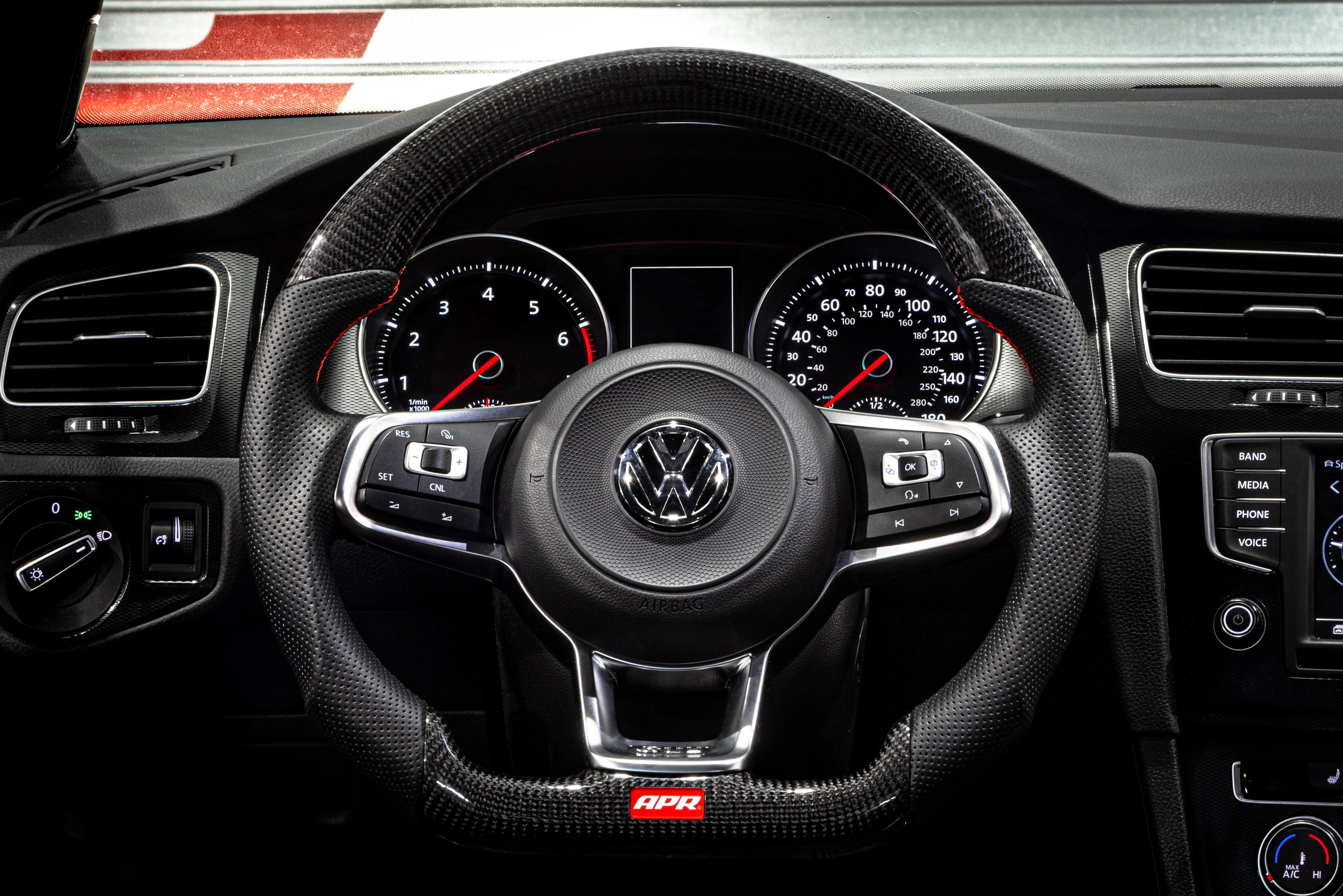 APR STEERING WHEEL - CARBON FIBER & PERFORATED LEATHER - MK7 GTI/GLI