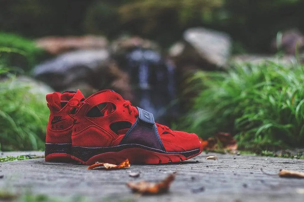 NIKE AIR TRAINER HUARACHE PRM QS 'LOVE-HATE' Challenge Red