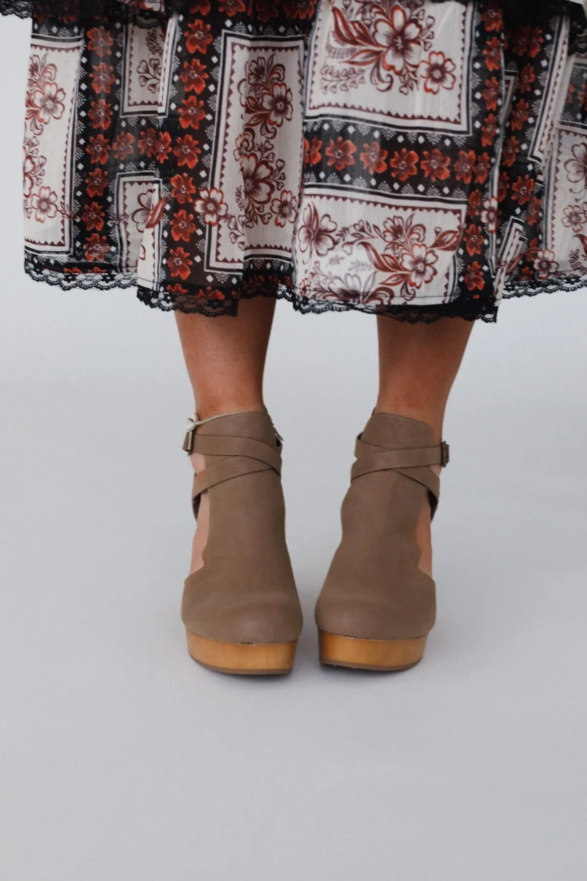 Sundance Clog - Taupe