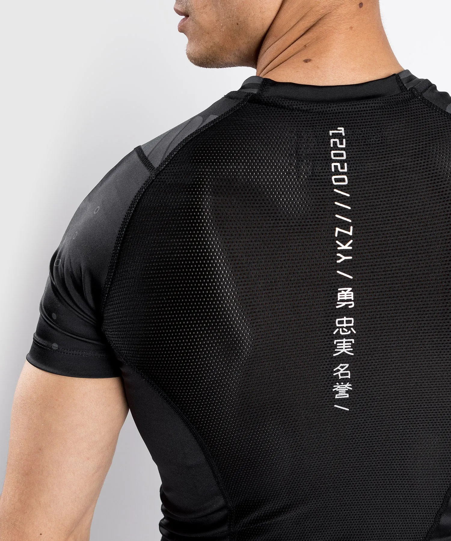 Venum YKZ21 Rashguard - Short Sleeves – Black/Black